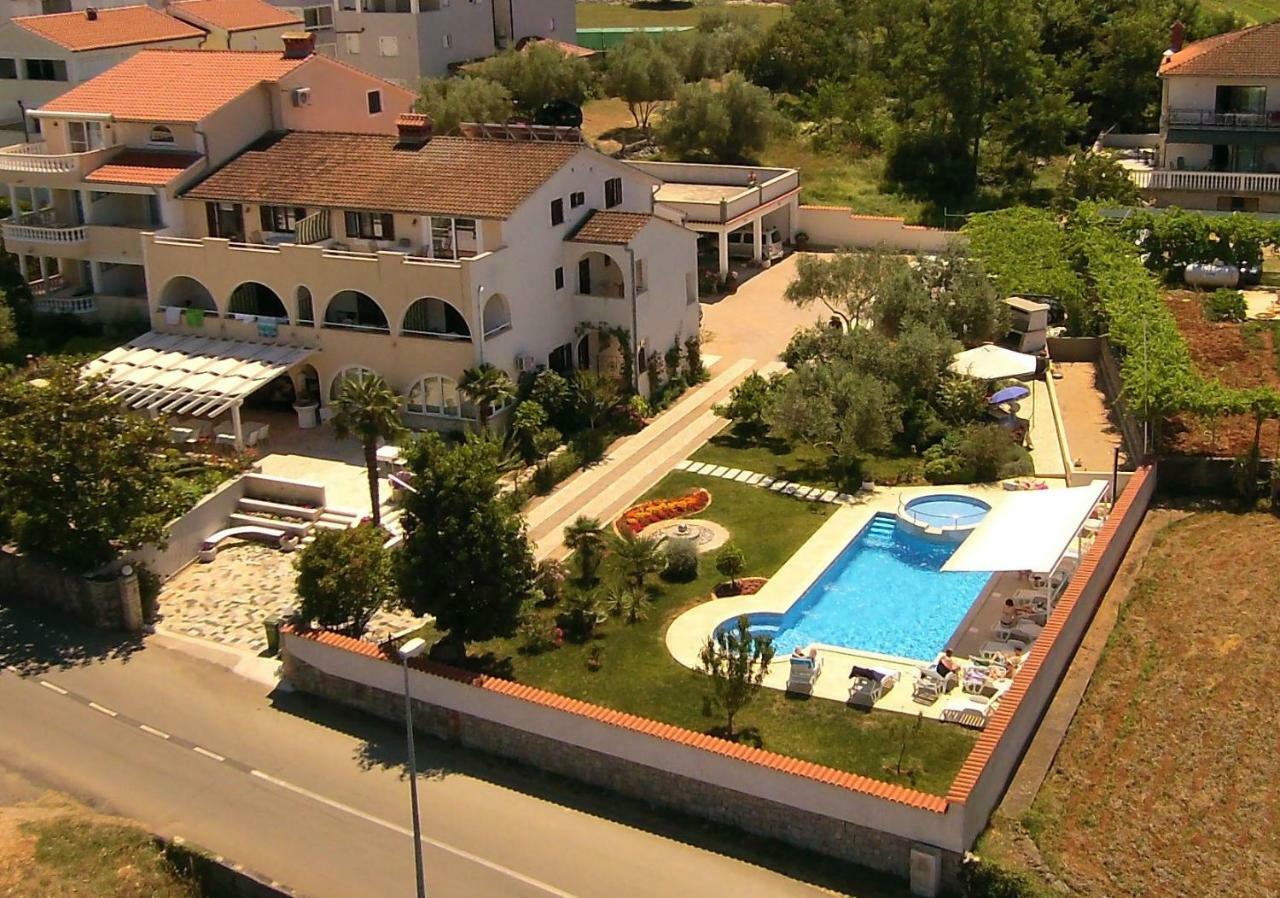 B&B Dujmovic Malinska Exterior photo