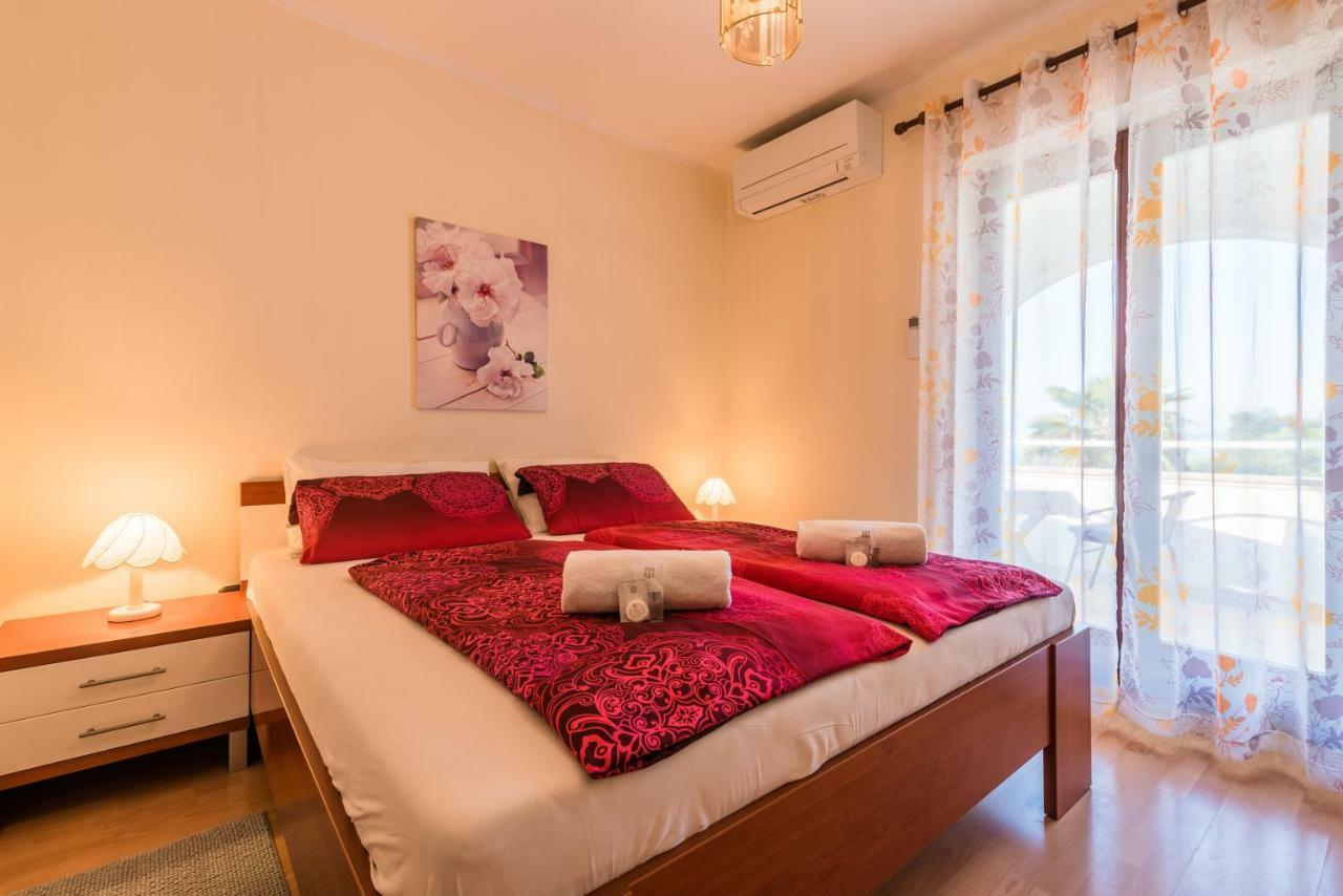 B&B Dujmovic Malinska Exterior photo